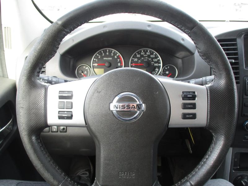 Nissan Pathfinder LE 4WD 2012