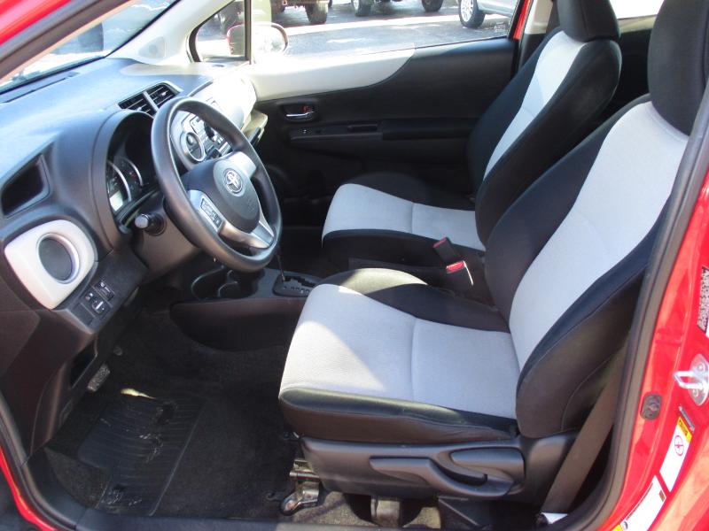 Toyota Yaris LE 3-Door AT 2012