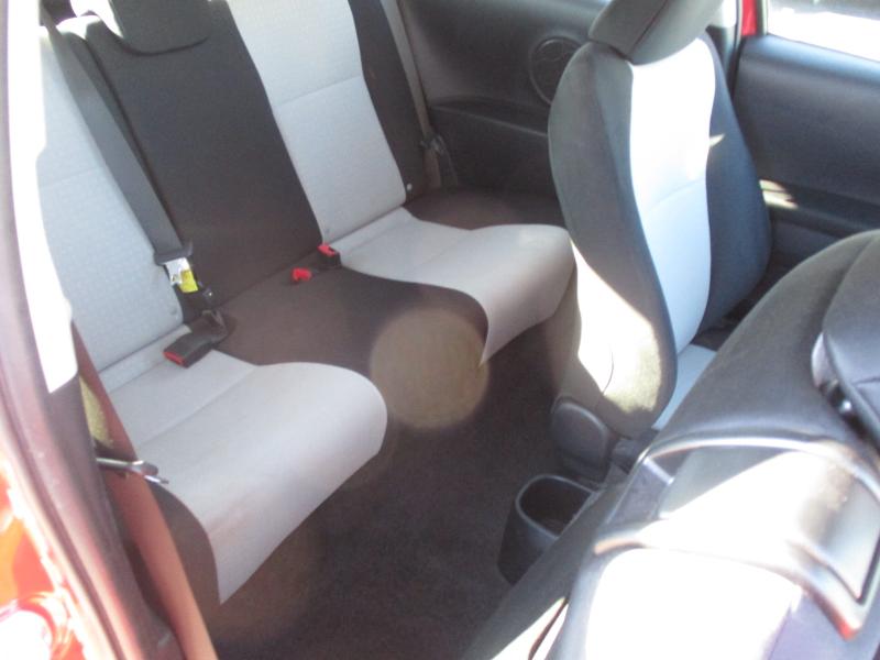 Toyota Yaris LE 3-Door AT 2012