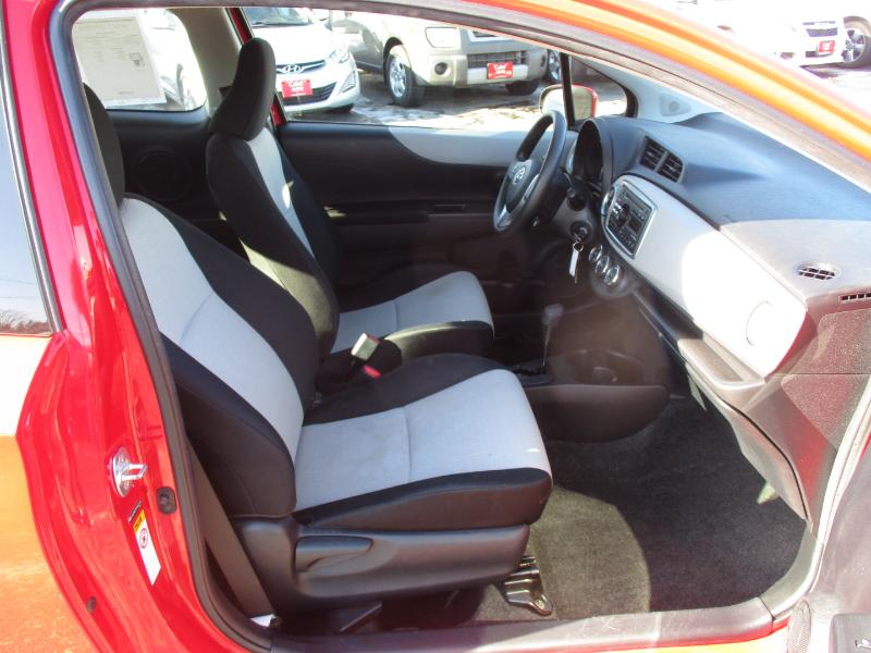 Toyota Yaris LE 3-Door AT 2012