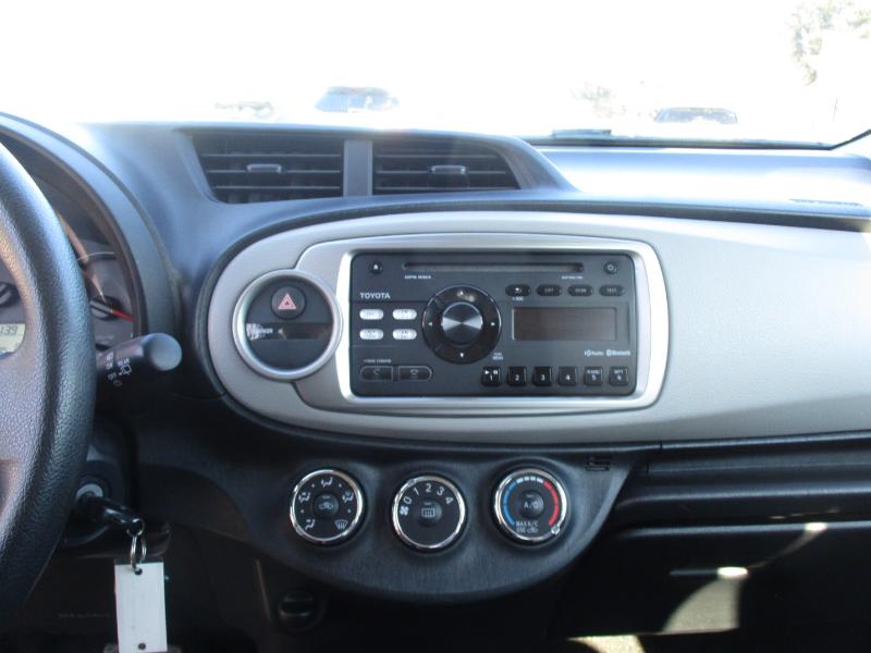 Toyota Yaris LE 3-Door AT 2012