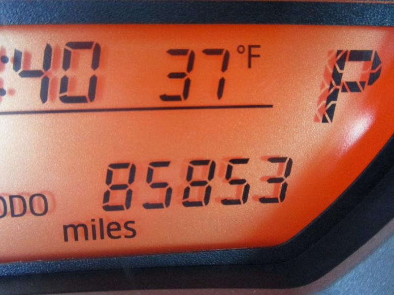 Toyota Yaris LE 3-Door AT 2012