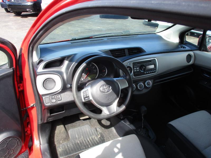 Toyota Yaris LE 3-Door AT 2012