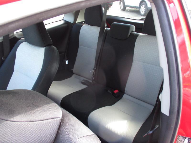 Toyota Yaris LE 3-Door AT 2012