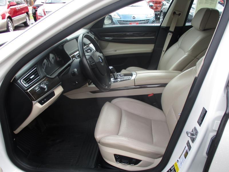 BMW 7-Series 750Li xDrive 2010