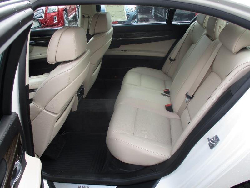 BMW 7-Series 750Li xDrive 2010