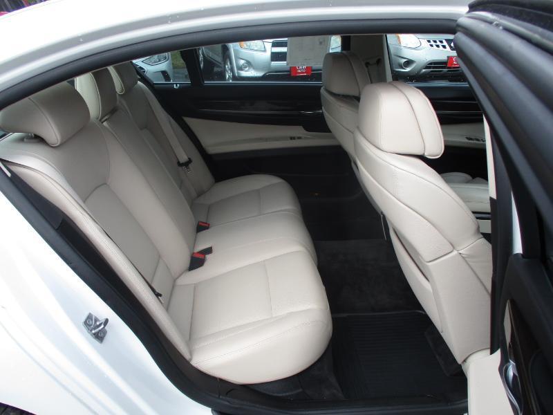 BMW 7-Series 750Li xDrive 2010