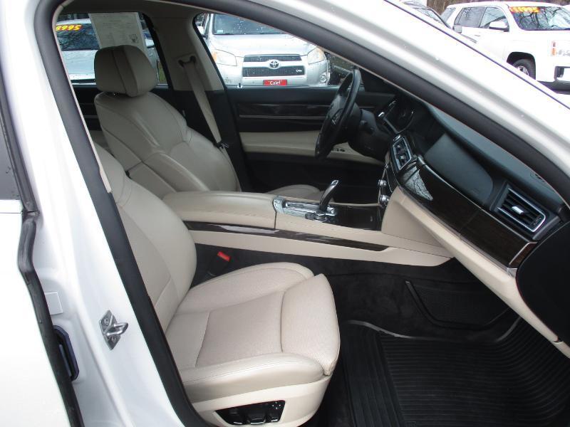 BMW 7-Series 750Li xDrive 2010
