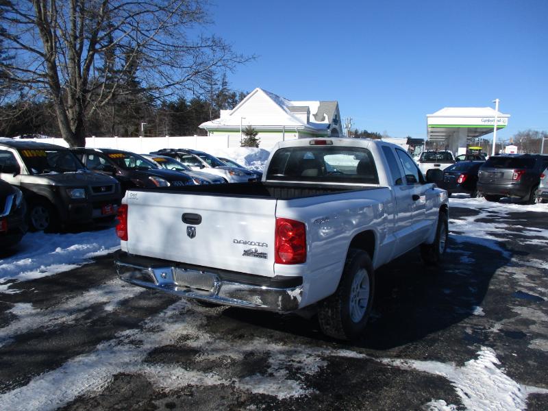 Dodge Dakota SXT Extended Cab 4WD 2011