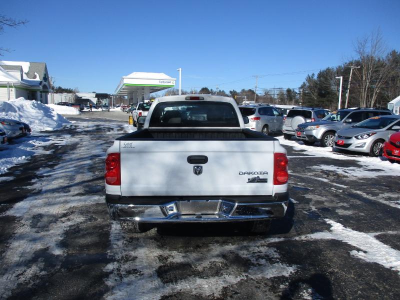 Dodge Dakota SXT Extended Cab 4WD 2011