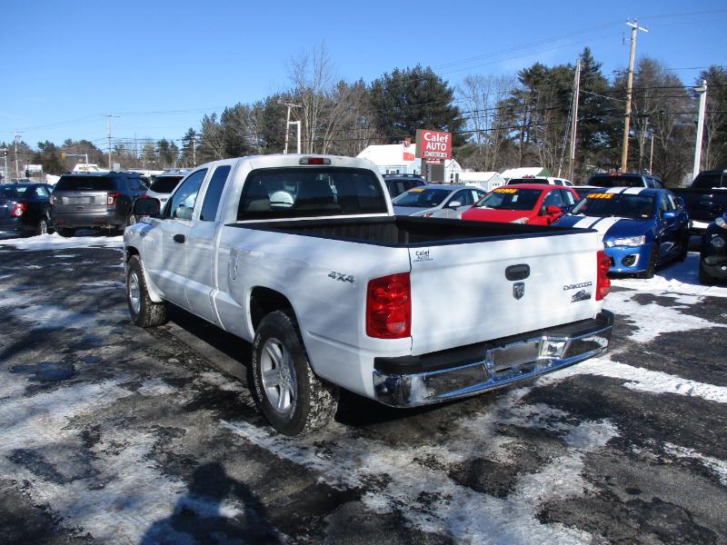 Dodge Dakota SXT Extended Cab 4WD 2011