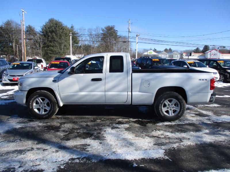 Dodge Dakota SXT Extended Cab 4WD 2011