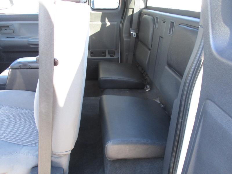 Dodge Dakota SXT Extended Cab 4WD 2011