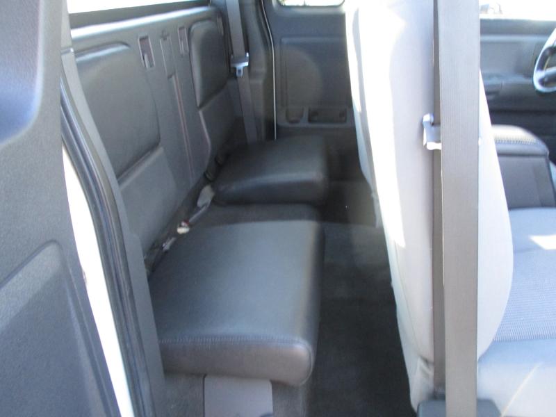 Dodge Dakota SXT Extended Cab 4WD 2011