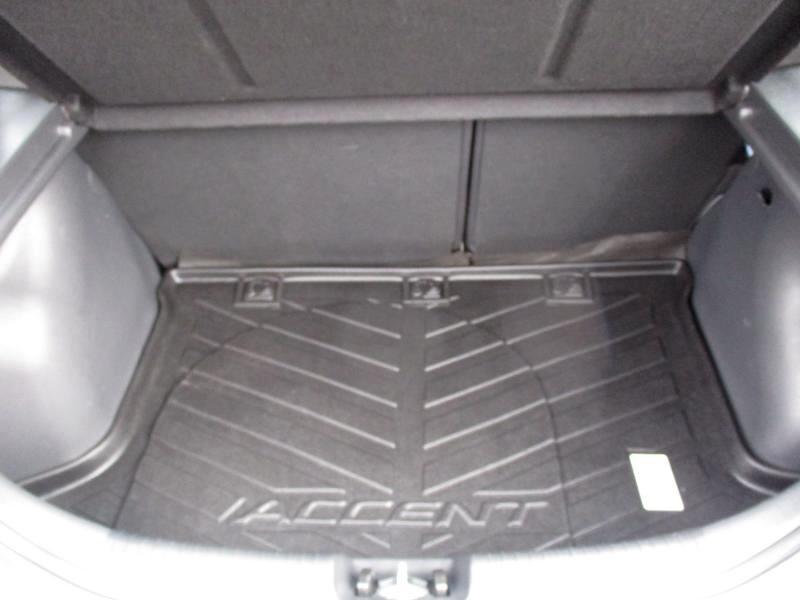 Hyundai Accent SE 5-Door 2013