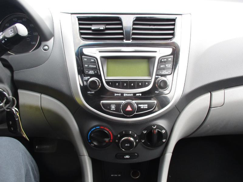 Hyundai Accent SE 5-Door 2013