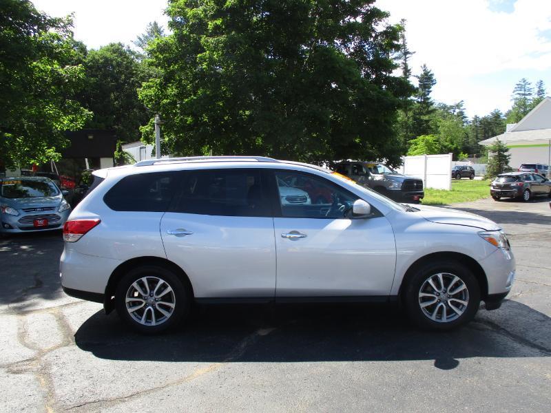Nissan Pathfinder SV 4D SUV 4WD 2015