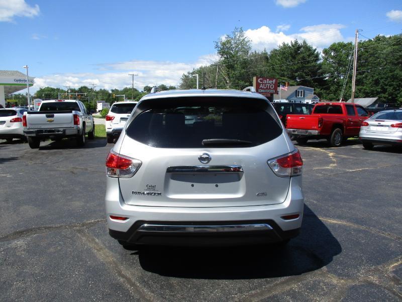 Nissan Pathfinder SV 4D SUV 4WD 2015