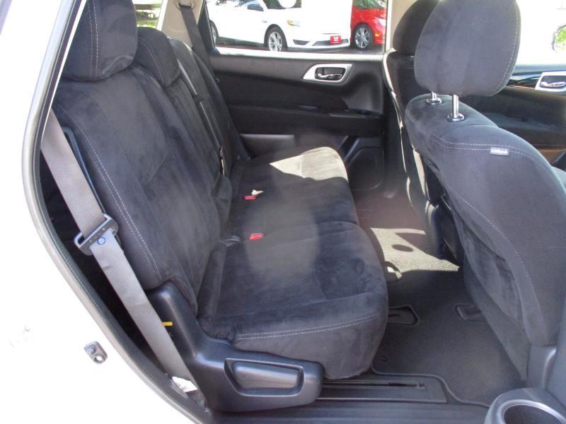 Nissan Pathfinder SV 4D SUV 4WD 2015