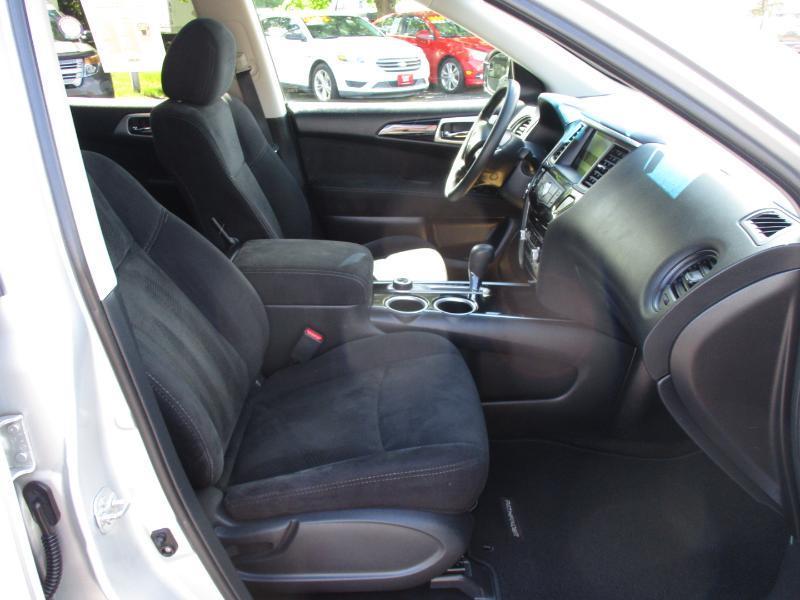 Nissan Pathfinder SV 4D SUV 4WD 2015
