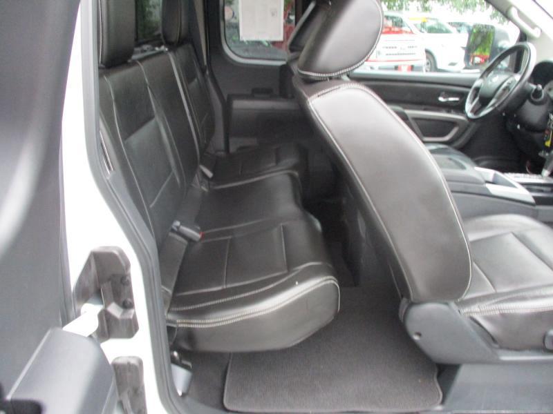 Nissan Titan PRO-4X King Cab 4WD 2015