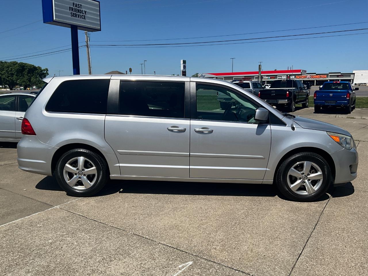 Volkswagen Routan SEL 2009