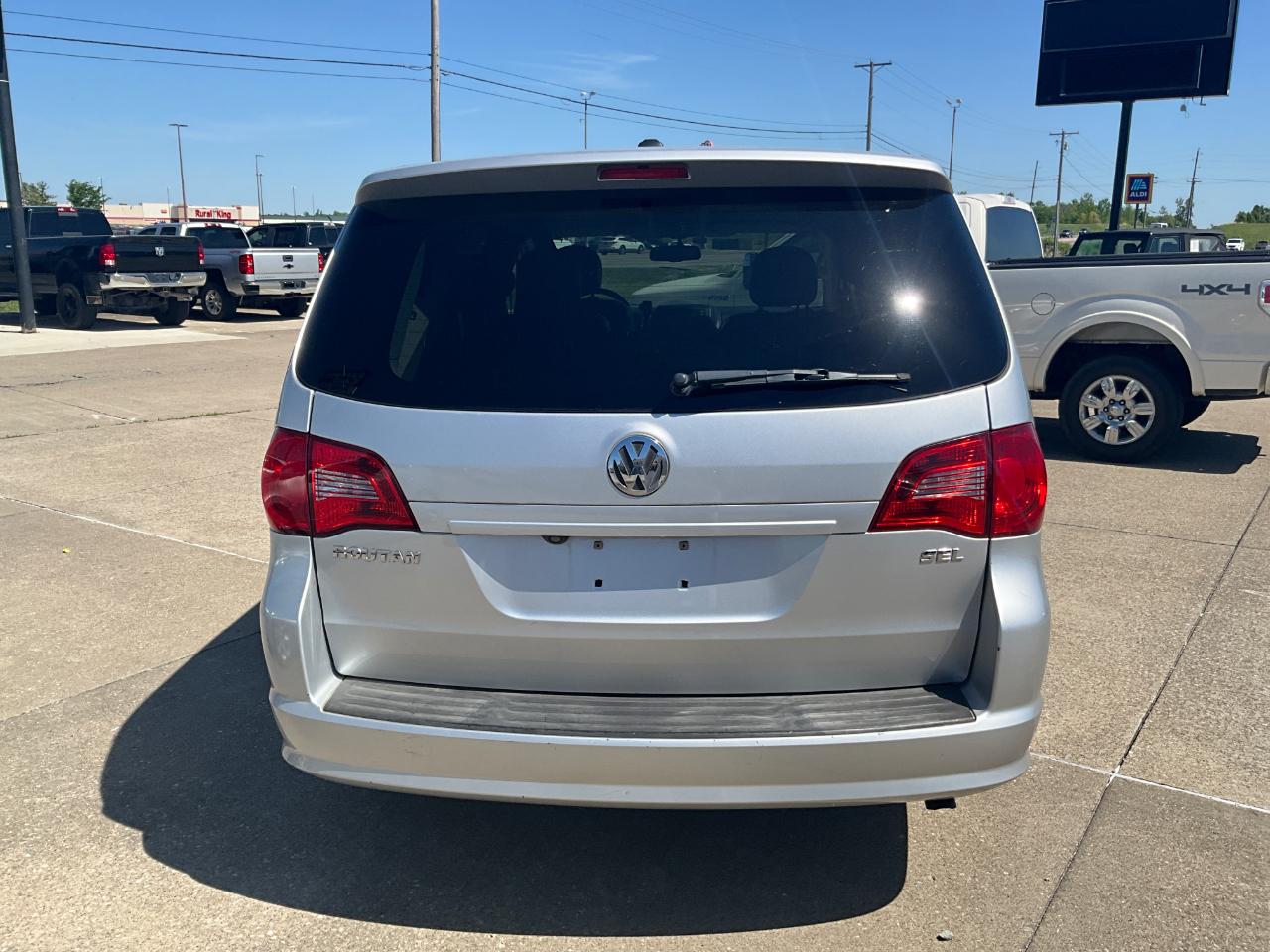 Volkswagen Routan SEL 2009