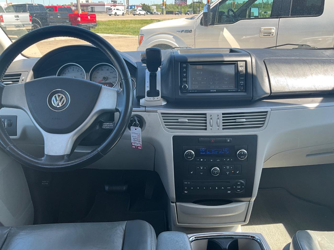 Volkswagen Routan SEL 2009