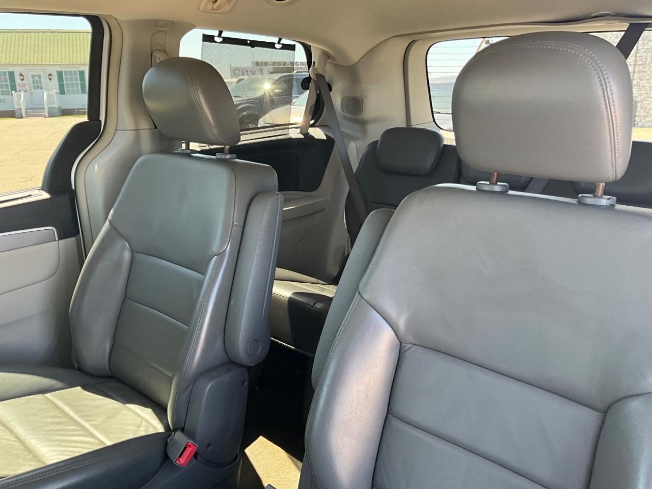 Volkswagen Routan SEL 2009