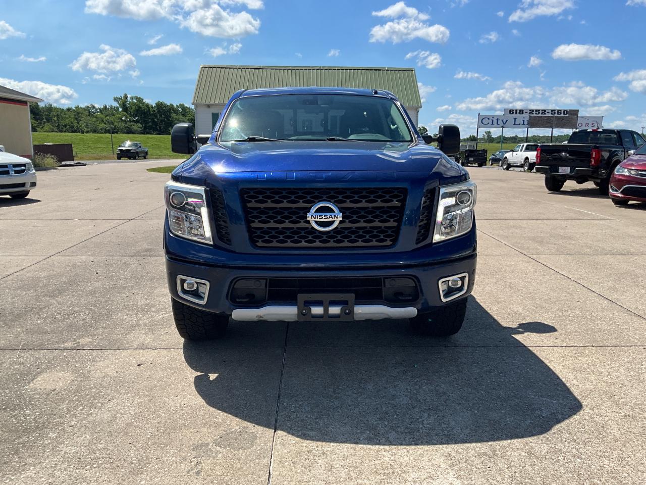 Nissan Titan SV Crew Cab 4WD 2019