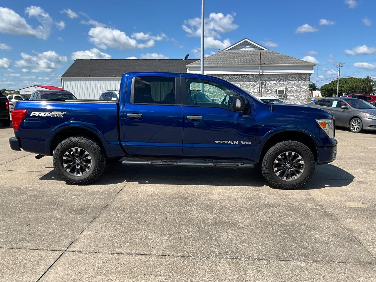 Nissan Titan SV Crew Cab 4WD 2019