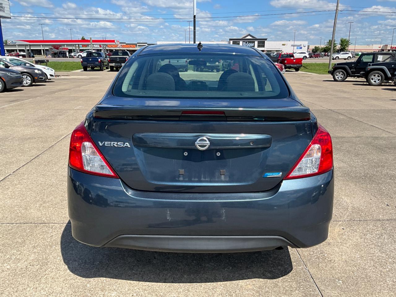 Nissan Versa 1.6 S 5M 2016