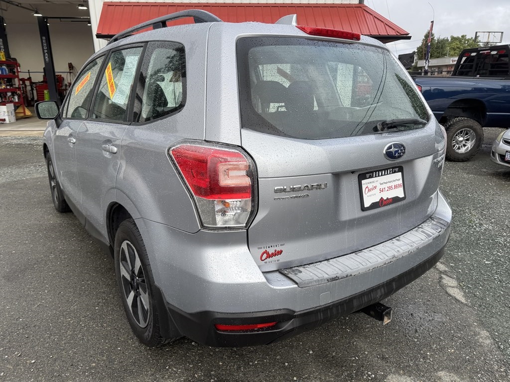 2017 Subaru Forester 2.5i photo 2