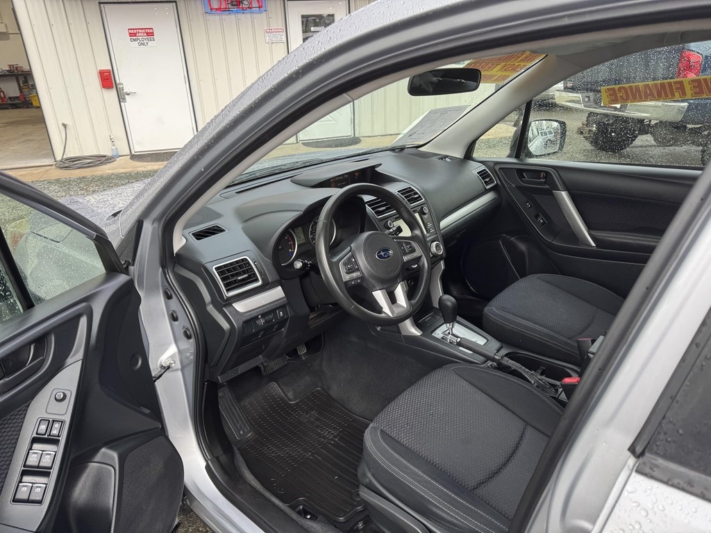 2017 Subaru Forester 2.5i photo 3