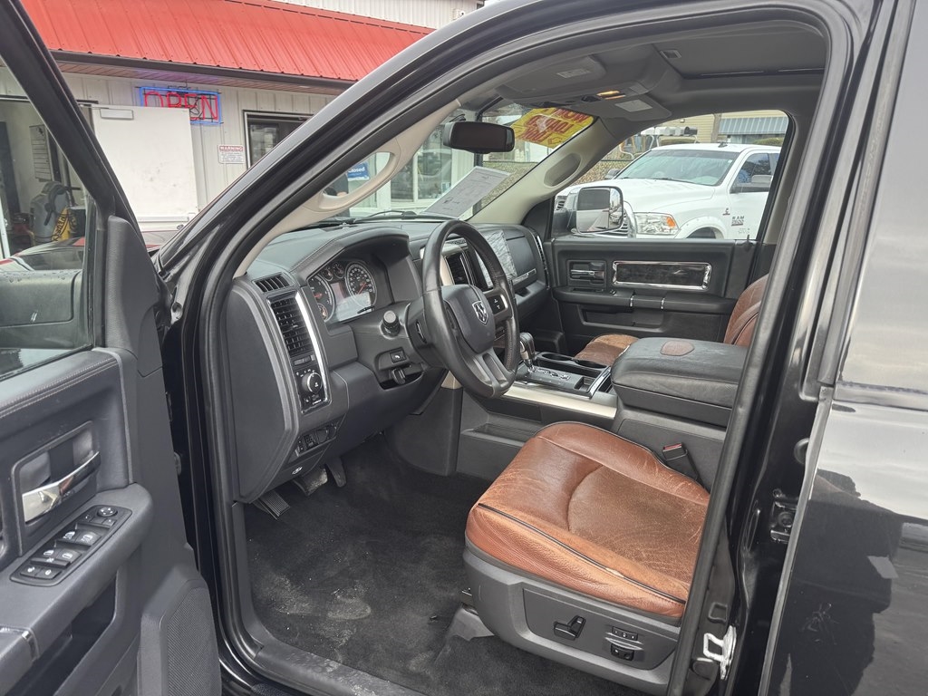 Dodge 1500 4WD Crew Cab 140.5" Laramie Longhorn Edition 2011