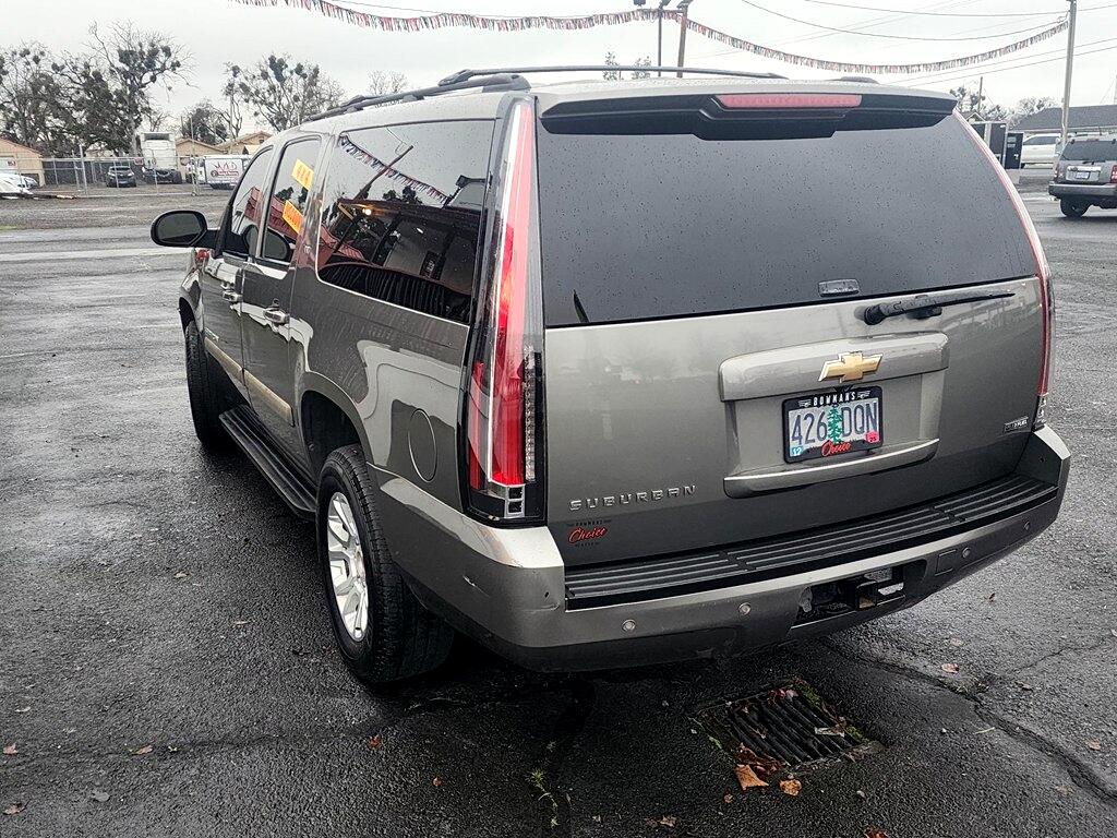 Chevrolet Suburban  2008