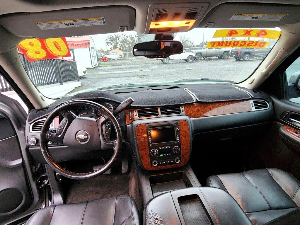 Chevrolet Suburban  2008