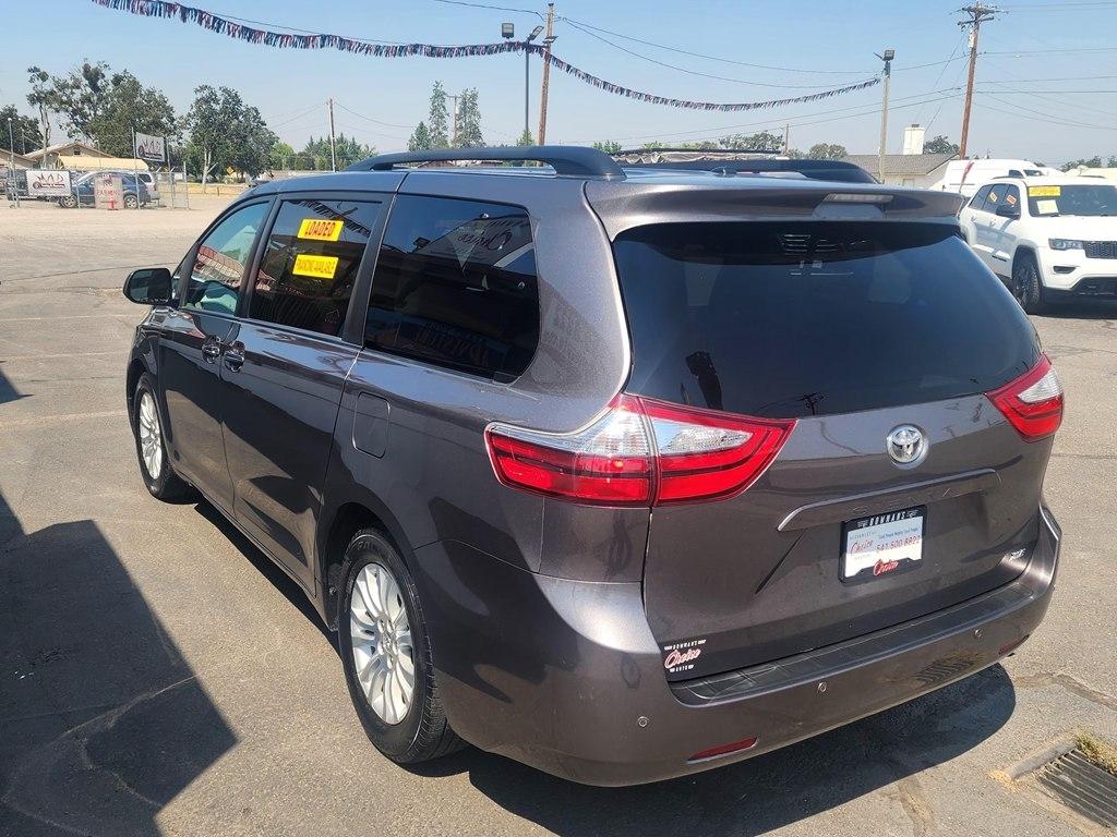 Toyota Sienna  2016