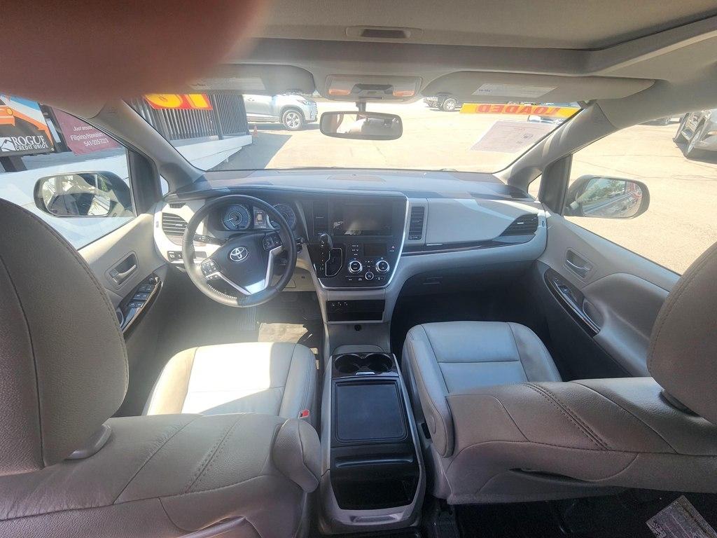 Toyota Sienna  2016