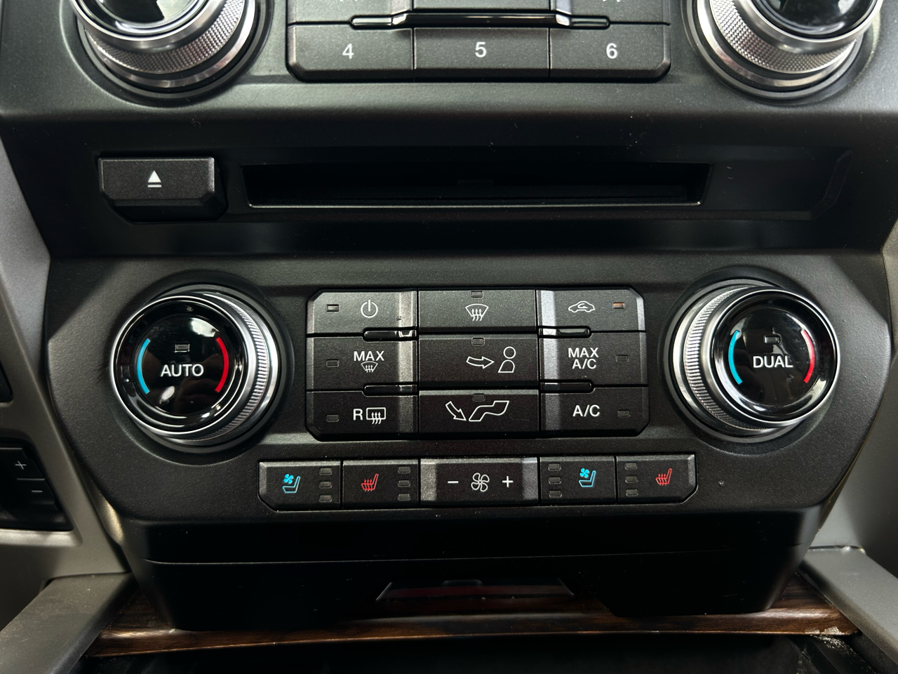 Ford F-150 XLT SuperCrew 5.5-ft. Bed 4WD 2018