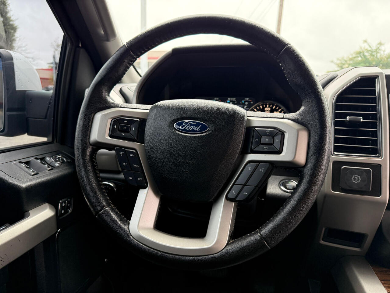 Ford F-150 King-Ranch SuperCrew 5.5-ft. 2WD 2019 Ford F-150 King-Ranch SuperCrew 5.5-ft. 2WD 2019