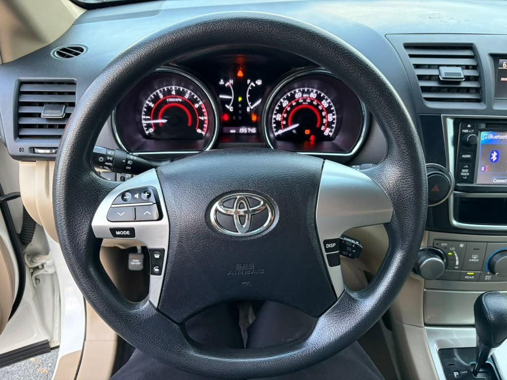 Toyota Highlander Base 2WD I4 2013