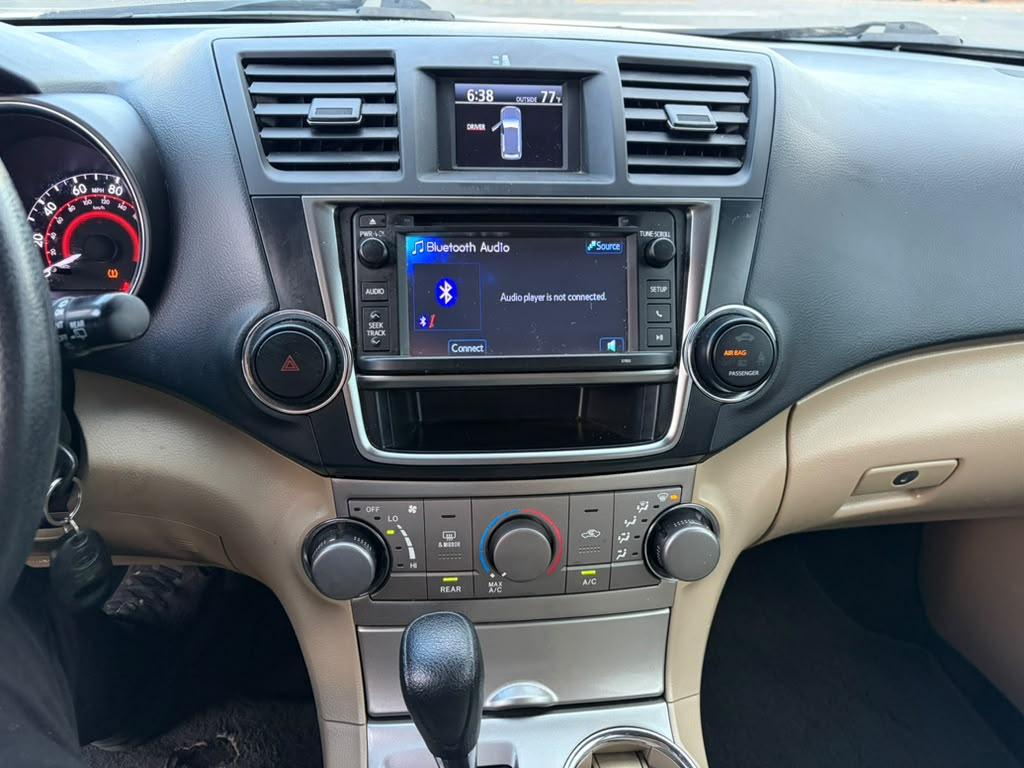 Toyota Highlander Base 2WD I4 2013