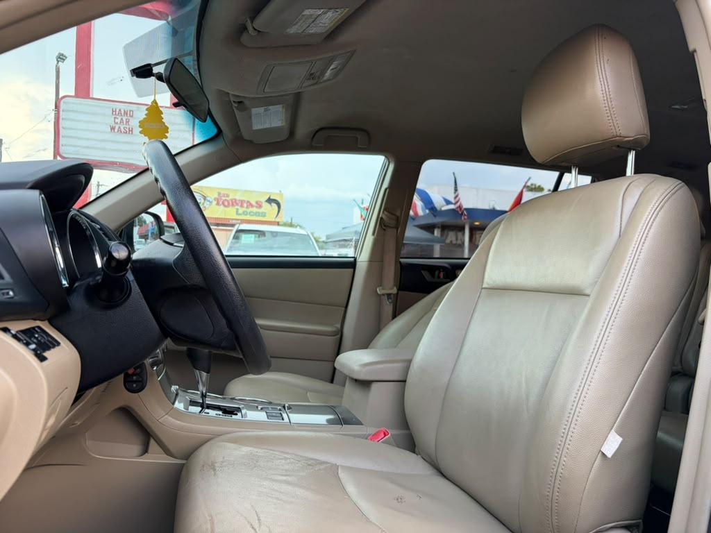 Toyota Highlander Base 2WD I4 2013