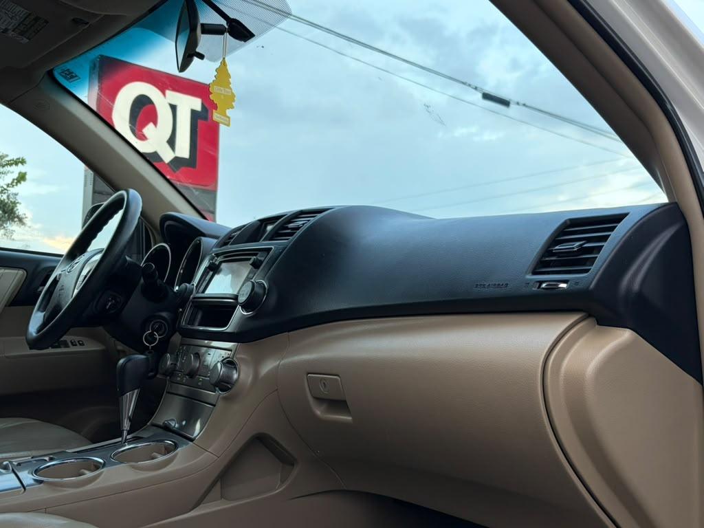 Toyota Highlander Base 2WD I4 2013