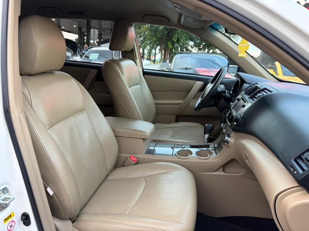 Toyota Highlander Base 2WD I4 2013