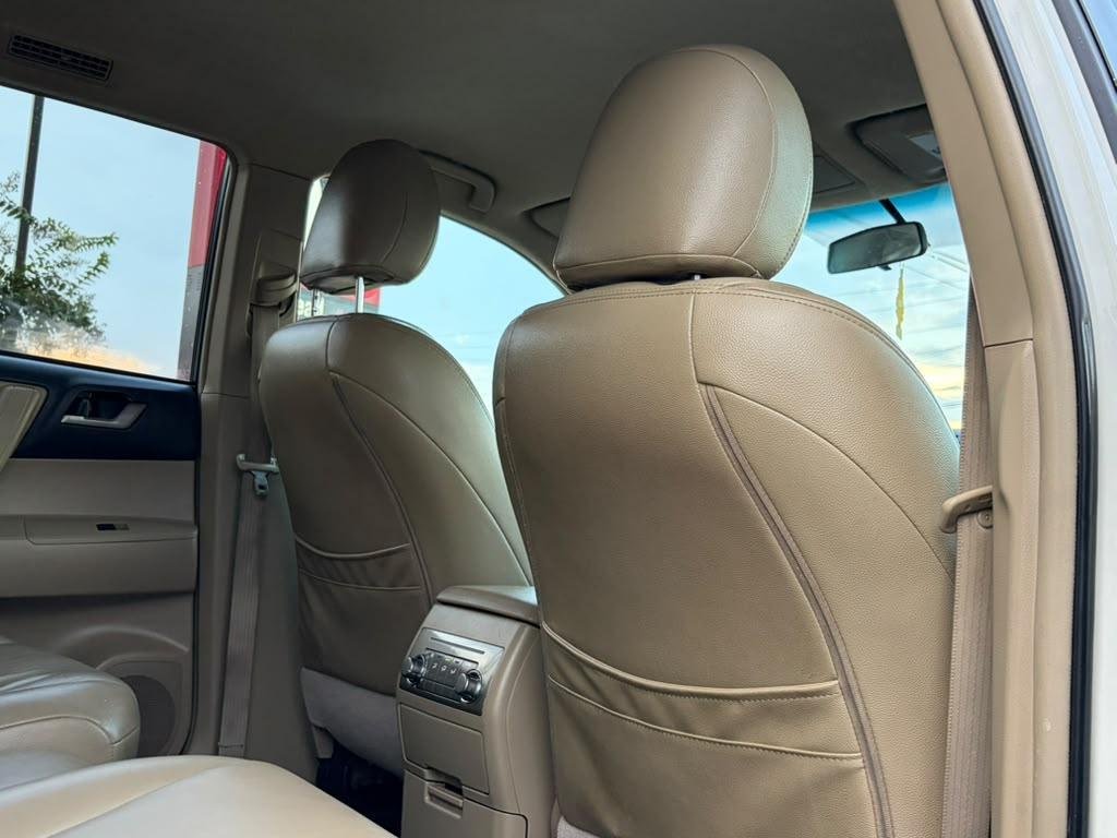 Toyota Highlander Base 2WD I4 2013