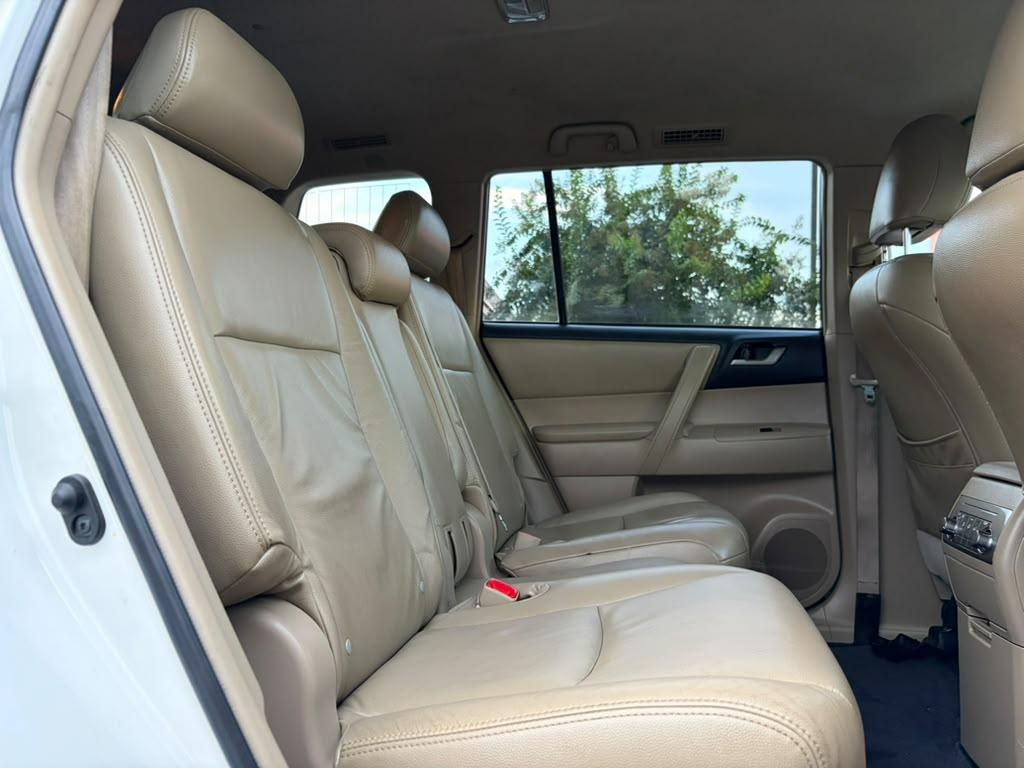 Toyota Highlander Base 2WD I4 2013