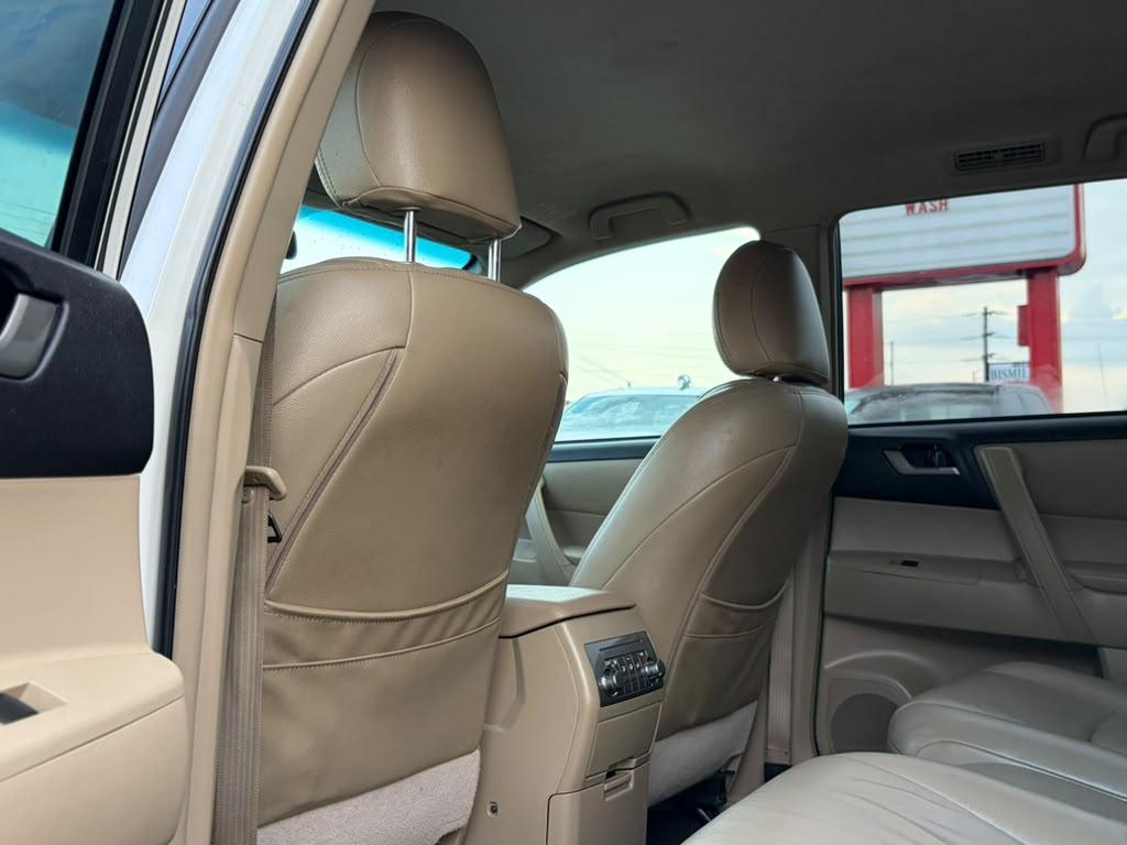 Toyota Highlander Base 2WD I4 2013