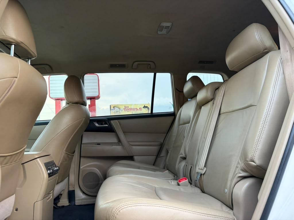 Toyota Highlander Base 2WD I4 2013